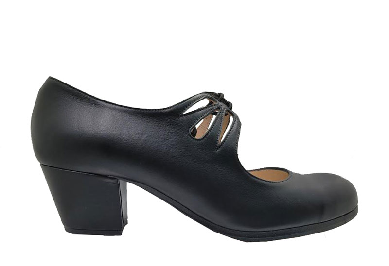 Flamenco Shoes from Begoña Cervera. Cordonera Calado