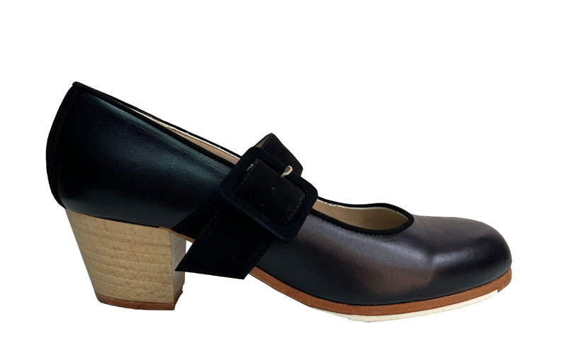 Flamenco Shoes from Begoña Cervera. Trajín