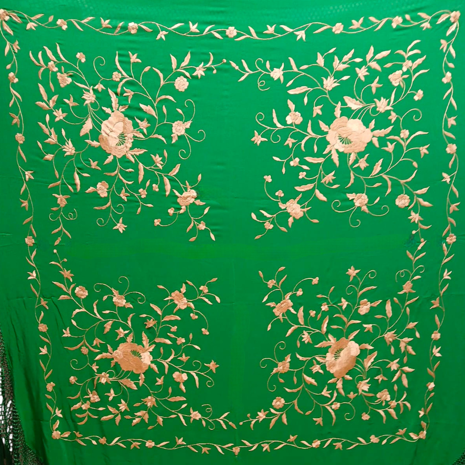 手製刺繍ショ－ル天然シルク製. Ref. 1010621VRDBG