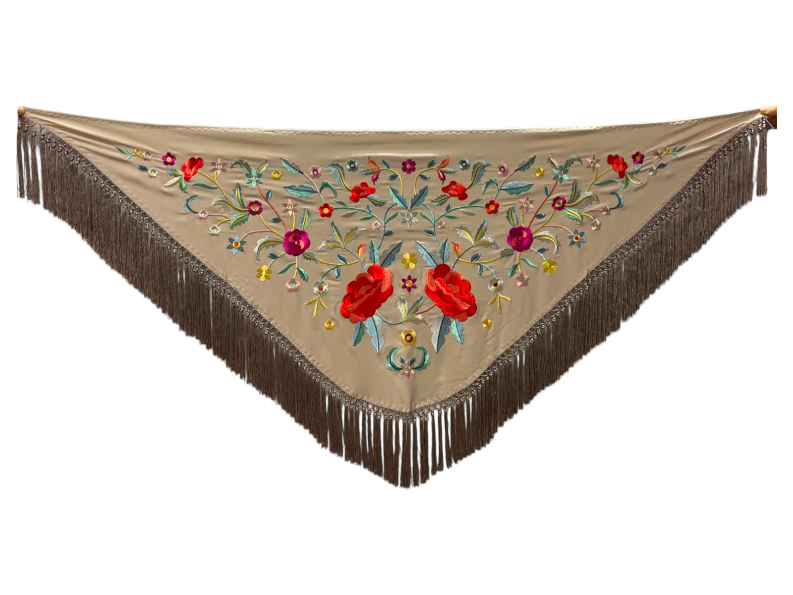 Mantoncillo de flamenca bordado con flecado a mano en seda